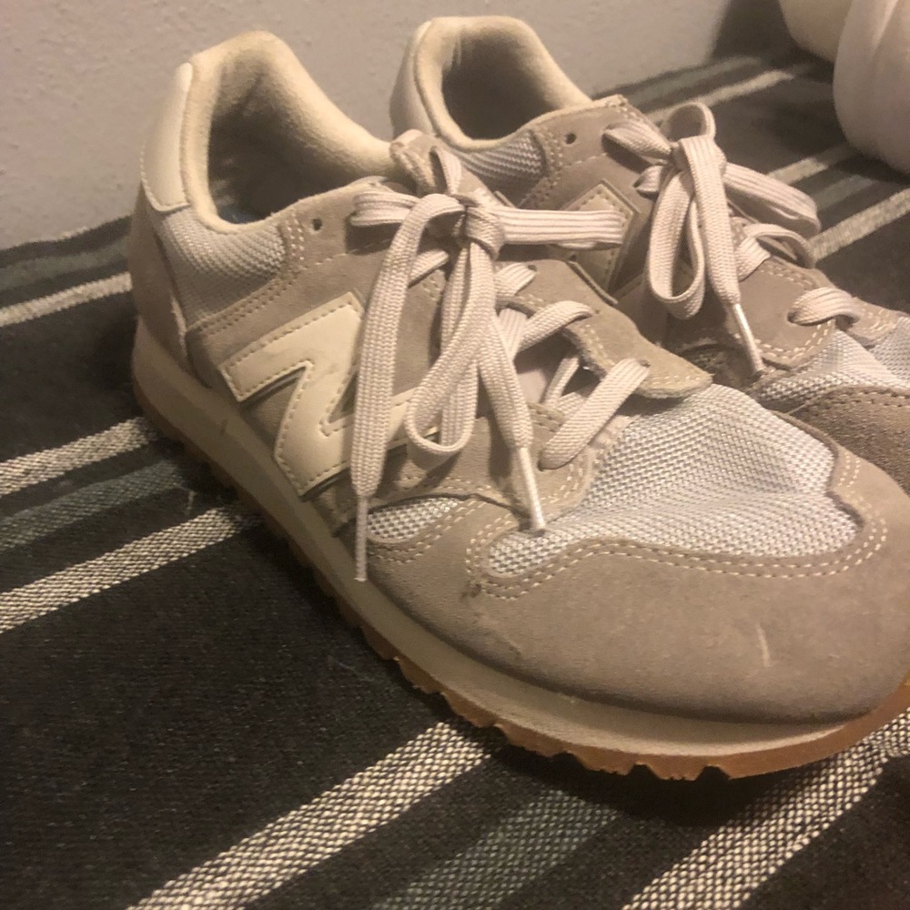 New Balance 520s Grey w/ Gum bottom